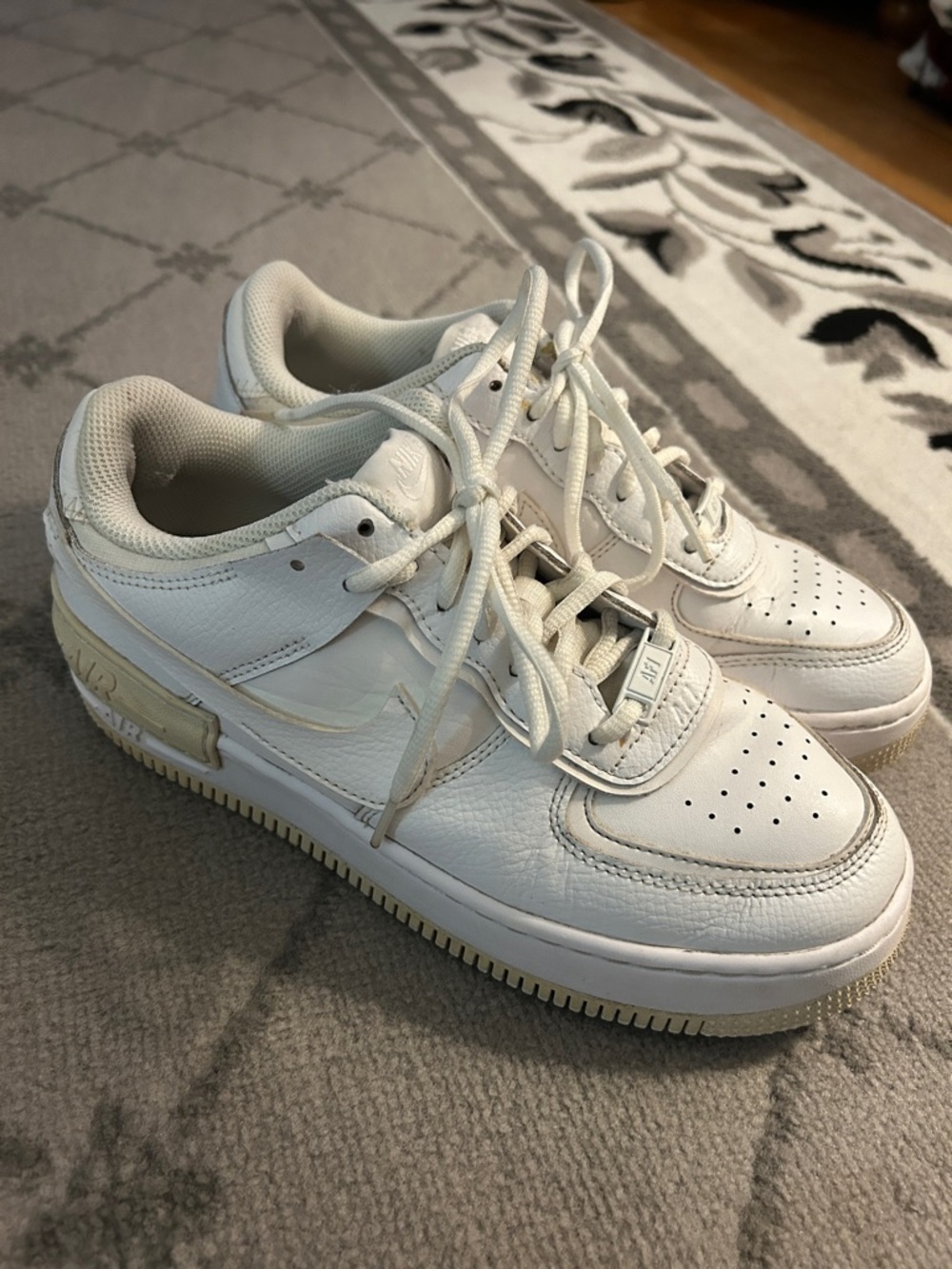 Nike White and Cream Low-Top Sneakers